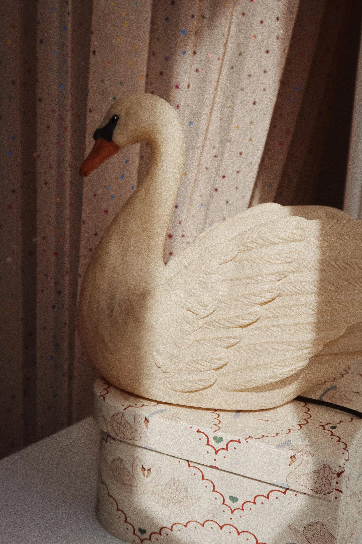 Swan Lamp - Beige Night Light for the baby and children's room - Konges Sløjd