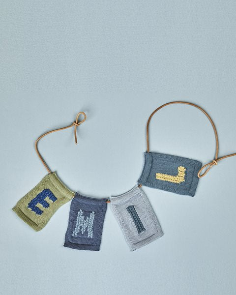 Gebreide letter vlaggetjes A-M - Knitted Letters - Blauwe tinten - SmallStuff