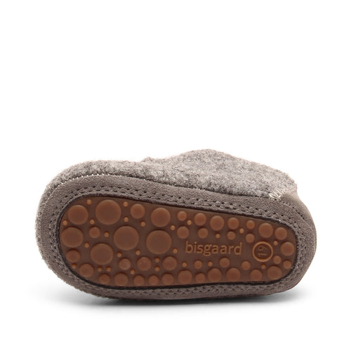 Baby Wool Grey – Chaussons bébé en laine – Bisgaard : dessous du chausson avec semelle visible.