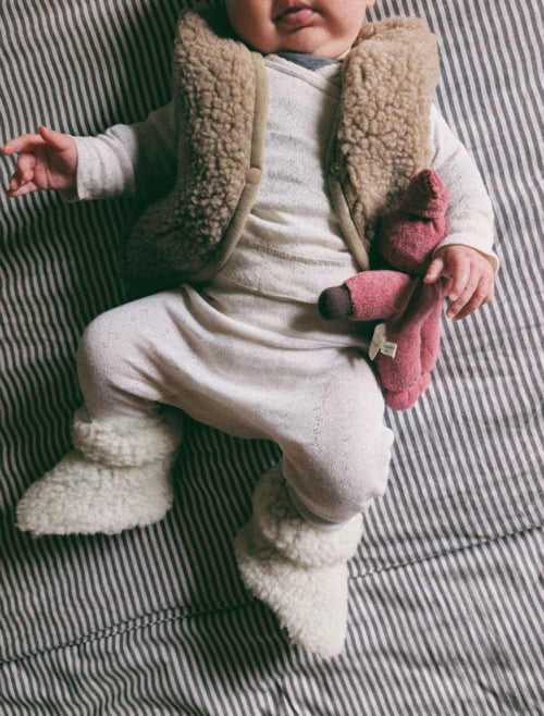 Gilet bébé Lulu Light Tan – 100% laine – Alwero