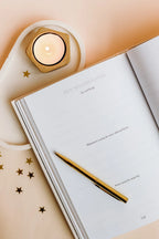 Nu jij hier niet meer bent – Keepsake Memory Book for Baby Loss – Birth Lines