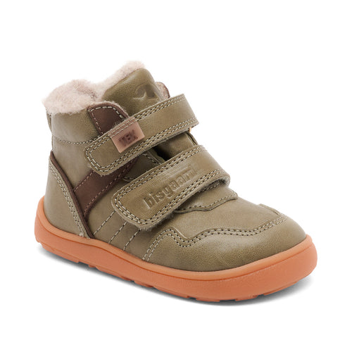 Barefoot Becky TEX Winterschoen – Sage – Bisgaard: schoentje schuin van voren met klittenbandsluitingen.