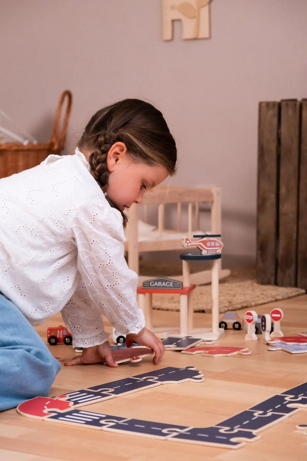Auto's op de Weg – Houten autobaan met accessoires van FSC-hout – Egmont Toys