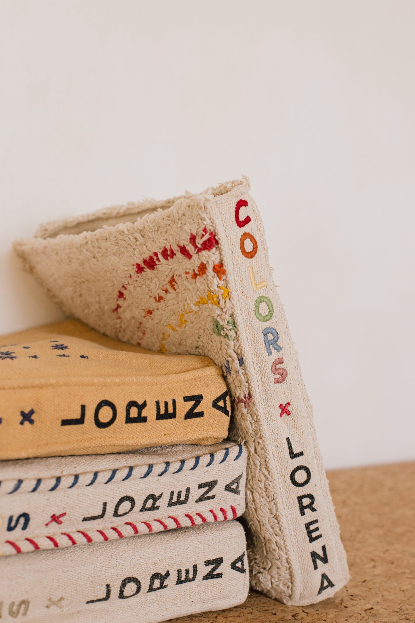 Sensory Book Bauhaus – Sensorisch activiteitenboek – 22 × 28 cm – Lorena Canals