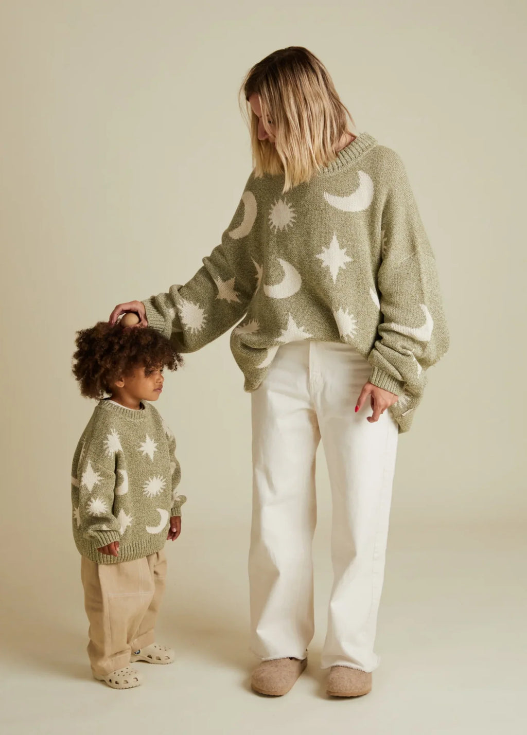Moon & Stars Sweater Matcha – 100% Organic Cotton – Claude & Co
