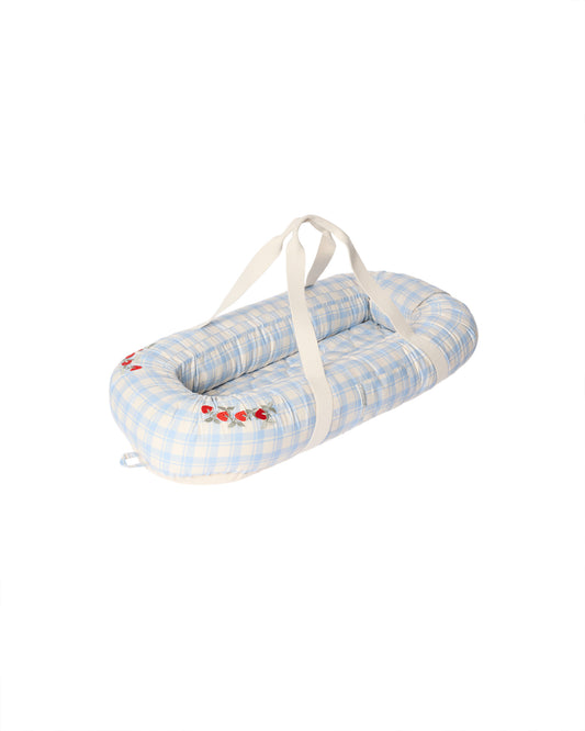 Babynest - Plaid Sky Blue - Babylift - Bio-Baumwolle - Kariert/Erdbeeren - Garbo & Friends