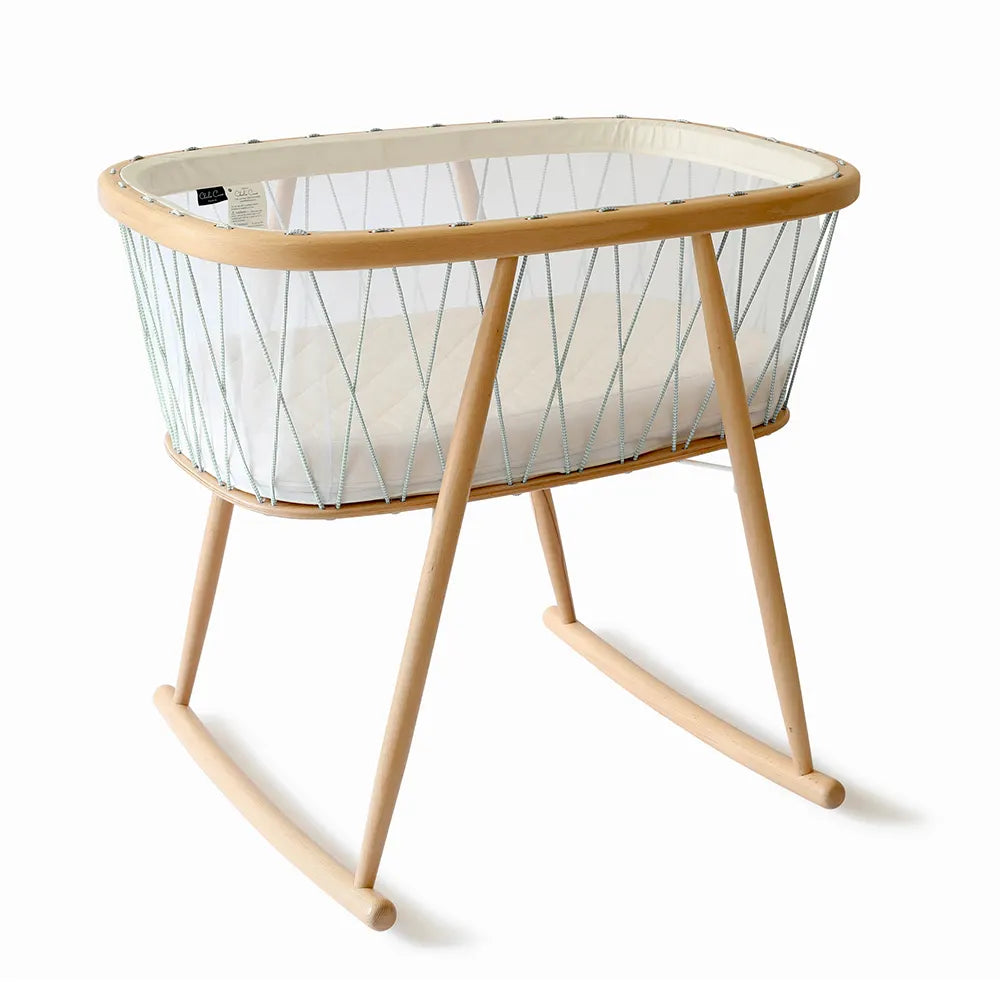 KUMI Wooden Cradle - Schommelend Houten Wiegje - Charlie Crane - productfoto - afbeelding 10