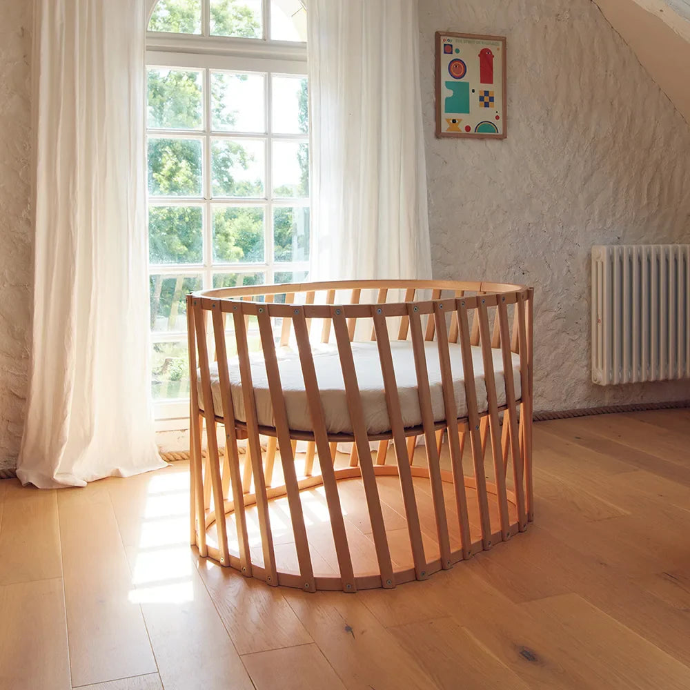 LUGO Evolving Wooden Baby Bed - Meegroeiend Houten Bed 70x90 / 70x140 cm - Van Geboorte tot 7 Jaar - Charlie Crane