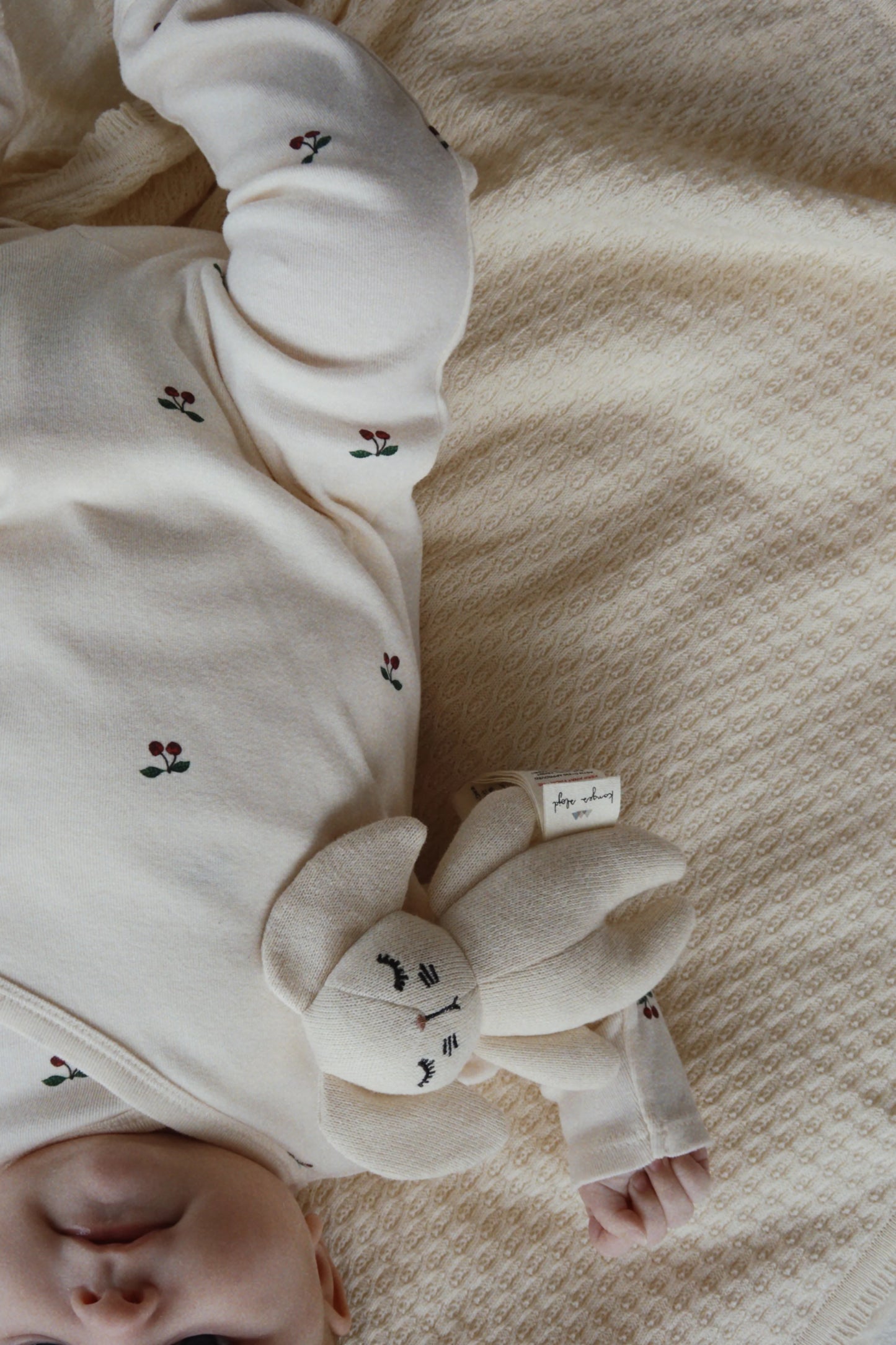 Mini Rabbit - Soft toy with bell - Organic cotton - Konges Sløjd