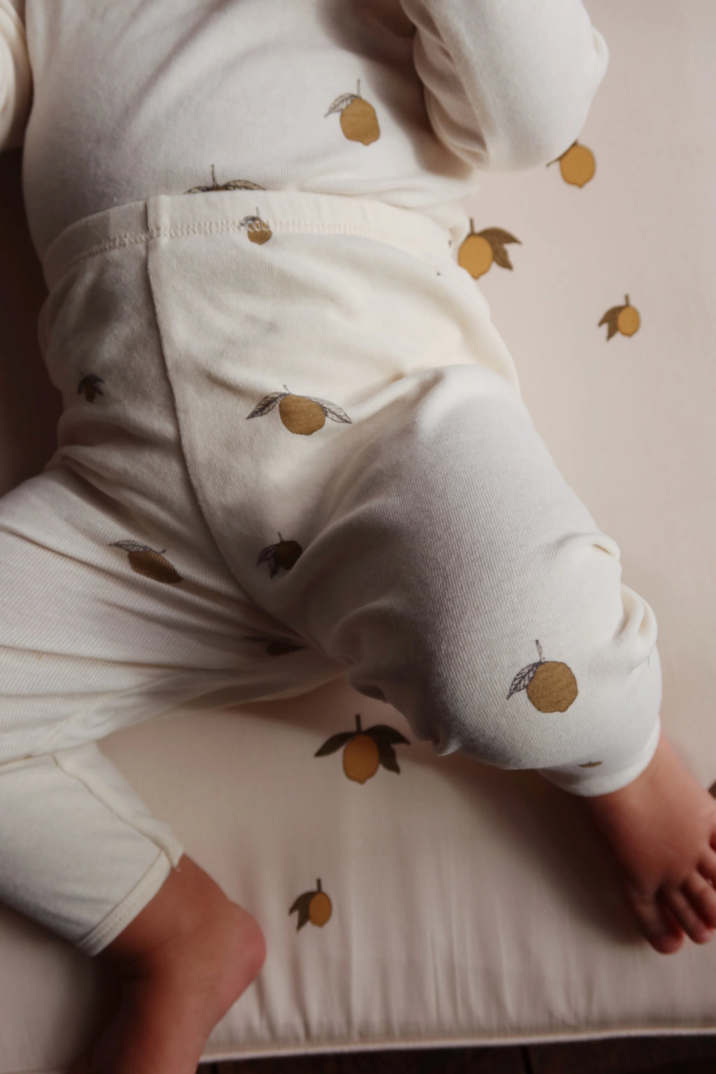 Lemon Leggings - Biologisch Katoen - GOTS Gecertificeerd - Konges Sløjd - met kind