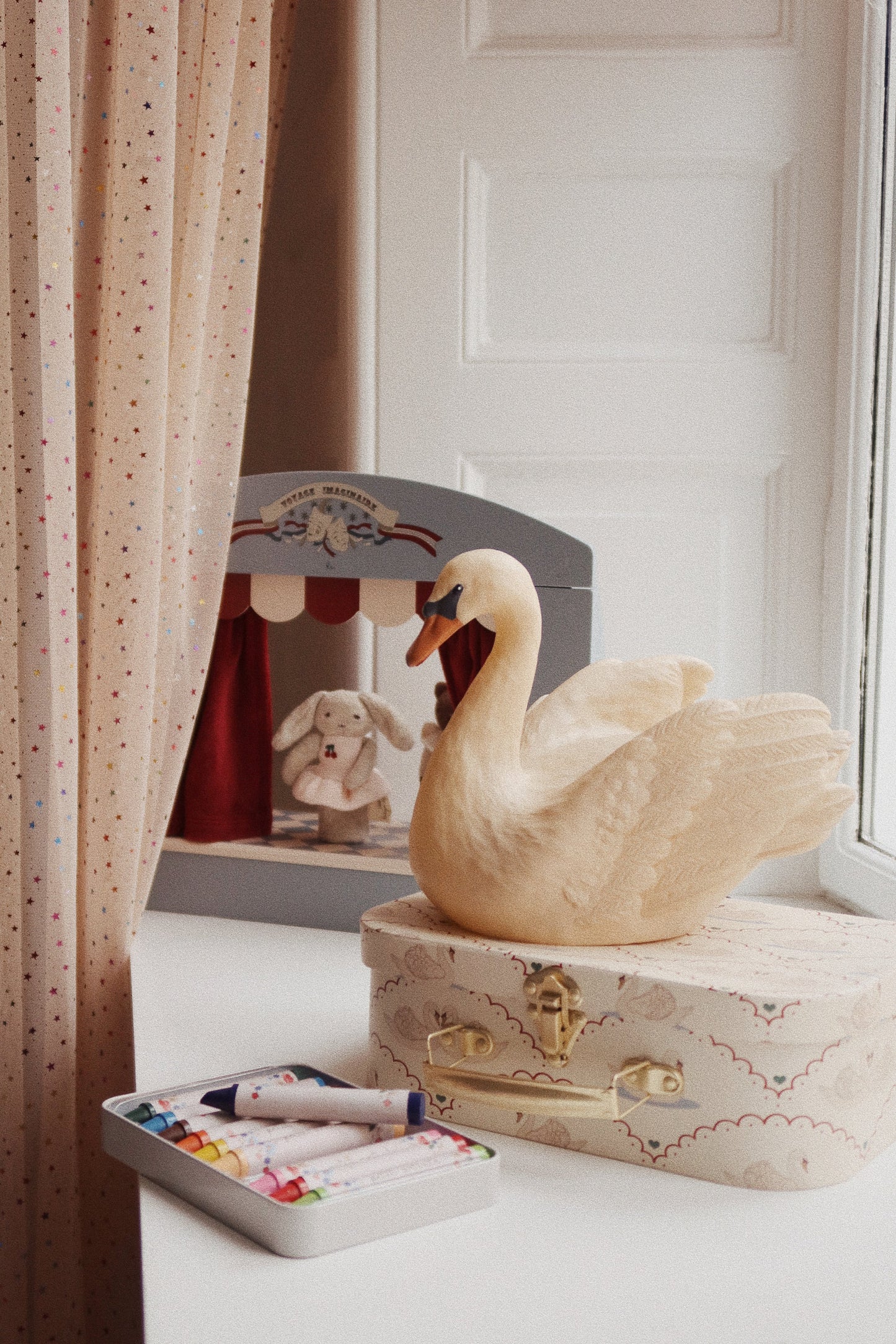 Swan Lamp - Beige Night Light for the baby and children's room - Konges Sløjd