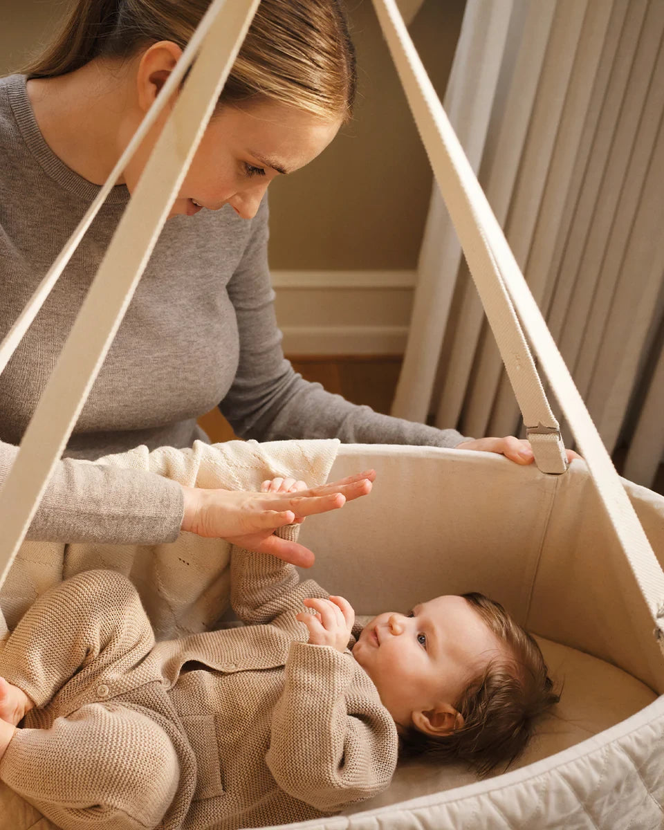 Bundel met Wiegmotor en statief - Ovale wieg - Classic Bundle Oval Cradle - Moonboon- baby in wieg