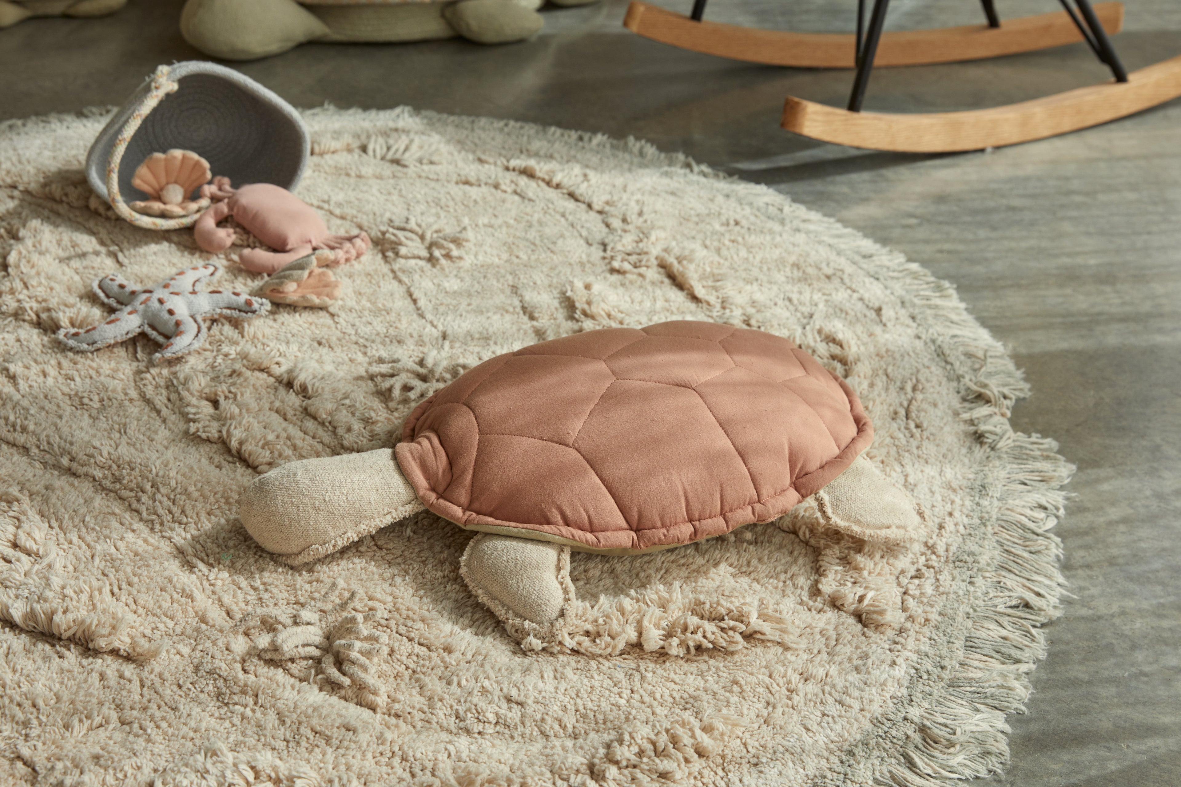 Cushion Turtle - Schildpadkussen - 30 × 45 cm - Lorena Canals - productfoto - afbeelding 4