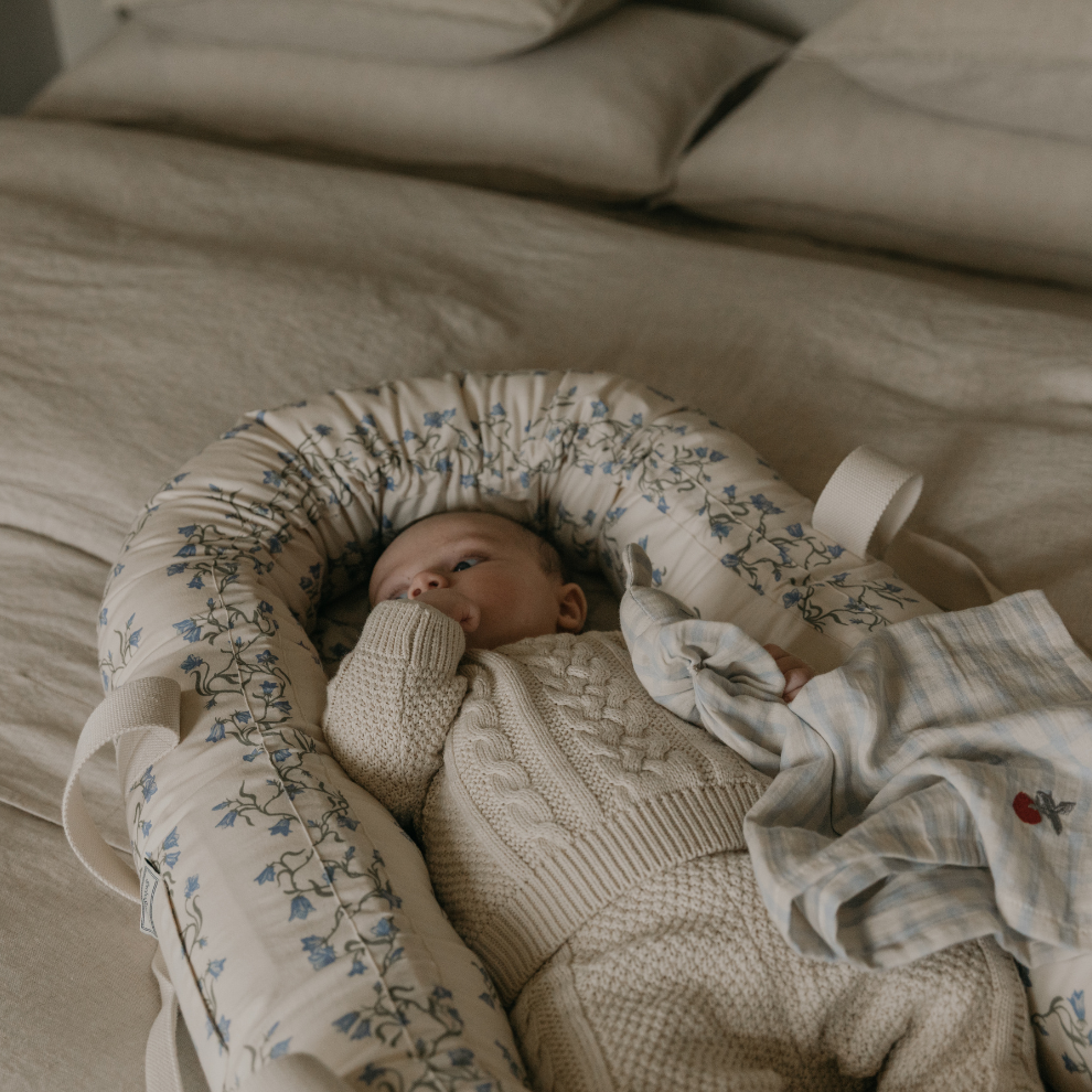 Baby Nest - Bellflower - Babylft - Biologisch katoen - Blauwe bloemen - Garbo & Friends