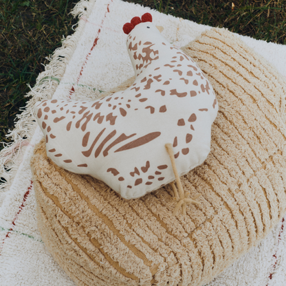 Cushion Chicken – Kussen in de vorm van een kip – 36 × 35 × 11 cm – Lorena Canals