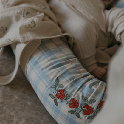 Baby Nest - Plaid Sky Blue - Baby Lift - Organic cotton - Checked/Strawberries - Garbo & Friends