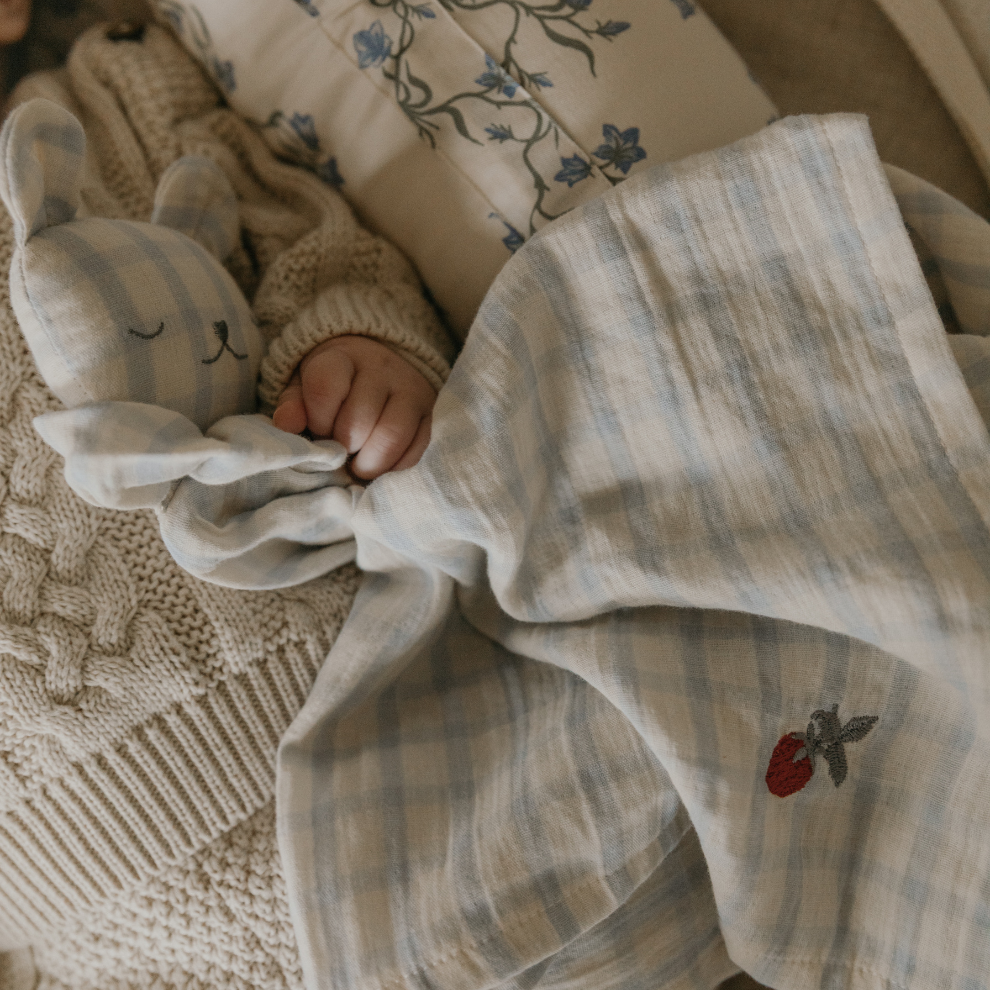 Doudou ours en mousseline - Coton bio - Motif vichy bleu ciel - Garbo&Friends