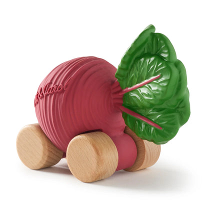 Speelgoedauto Betty the Beetroot met garage & racebaan - 0+ jaaar - Natuurrubber & FSC-hout - Oli&Carol