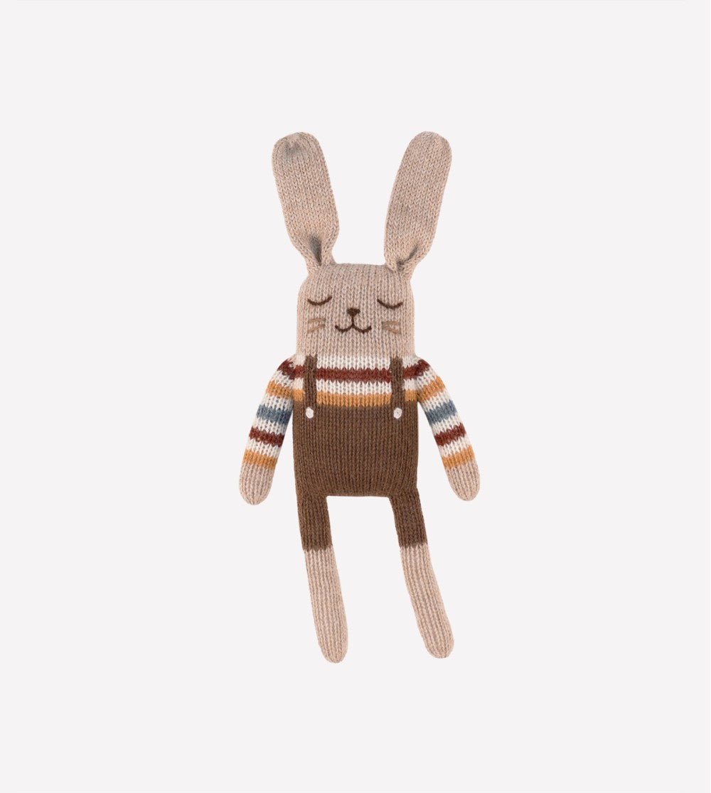 Gebreid knuffel konijntje - Rainbow sweater - Alpaca wol - Main Sauvage