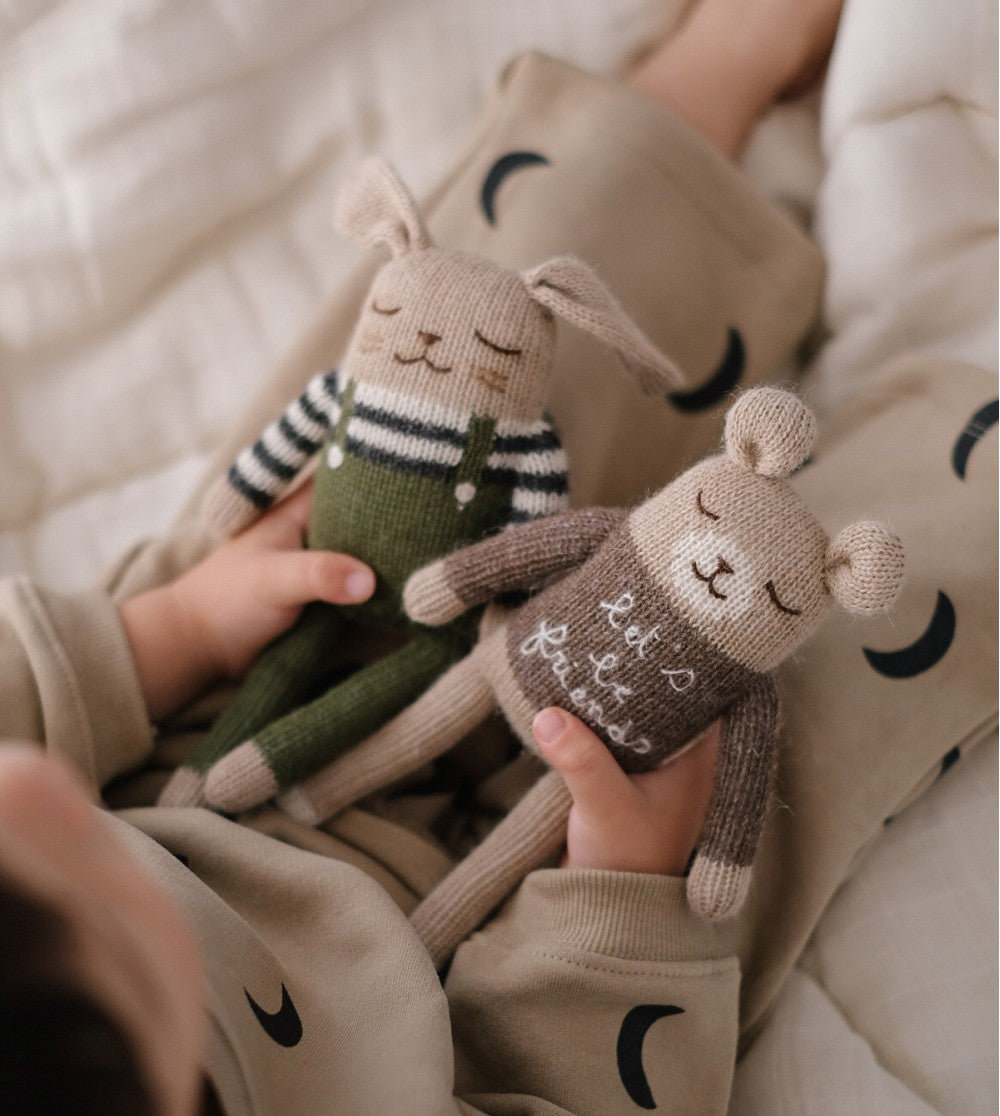 Gebreid knuffel beertje - 'Lets be friends' teddy - Alpaca wol - Main Sauvage x Organic Zoo