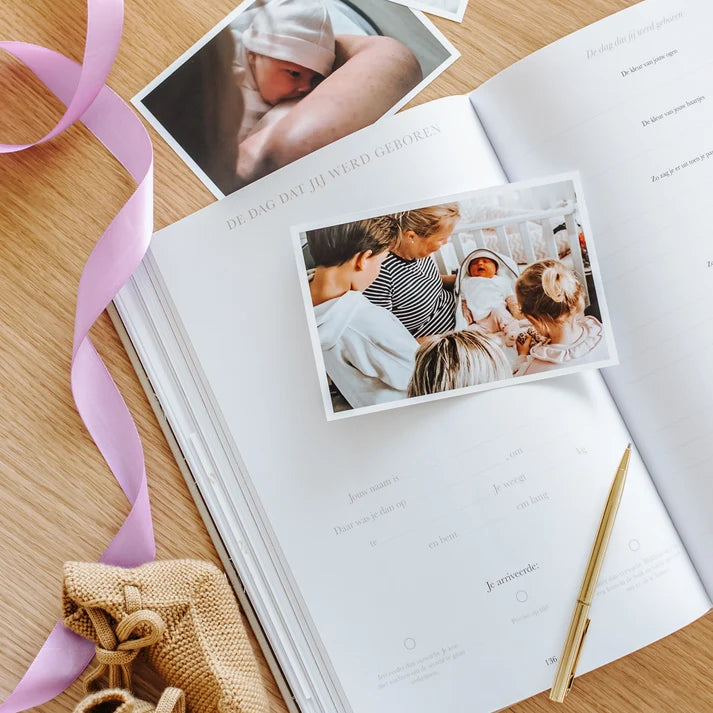 Het begin van jouw leven – Livre de grossesse et de bébé tout-en-un de 0 à 1 an – Birth Lines