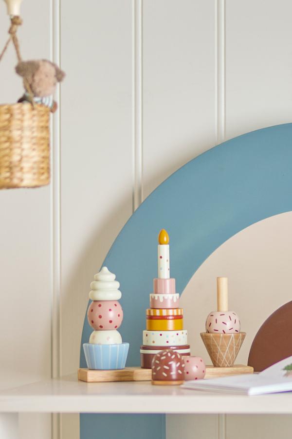 Celebrate Activity Toy – Bloomingville MINI: stacking toy on a shelf in the kids' room.