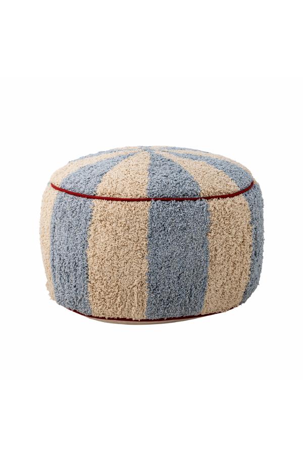 Charoline Pouf Multi – Bloomingville MINI: Freistehende Produktansicht des runden gestreiften Poufs.