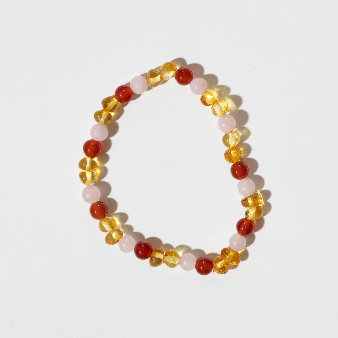 Sofie Adult Bracelet – Damenarmband aus Bernstein, Karneol und Rosenquarz – Nirrimis