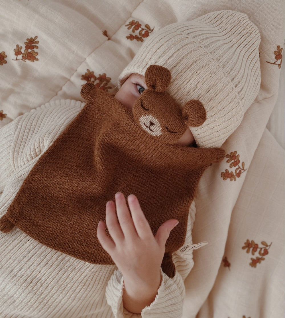 Knitted comforter - Alpaca wool - Teddy bear - Nut/Brown - Main Sauvage