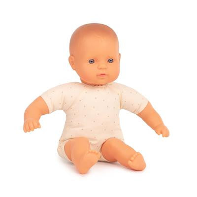 Miniland - Babypop Europees met zacht lijfje - 32 cm -100% ftalaat vrij vinyl - productfoto - zittend