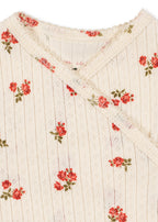 Minnie Newborn Body – Rosa Rouge – Wickelbody mit Blumenprint – GOTS Bio-Baumwolle – Konges Sløjd